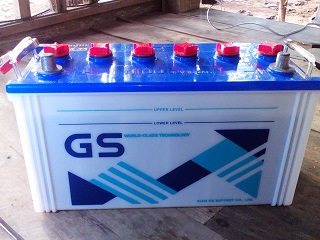 GS、自動車バッテリー、12V、100Ah。